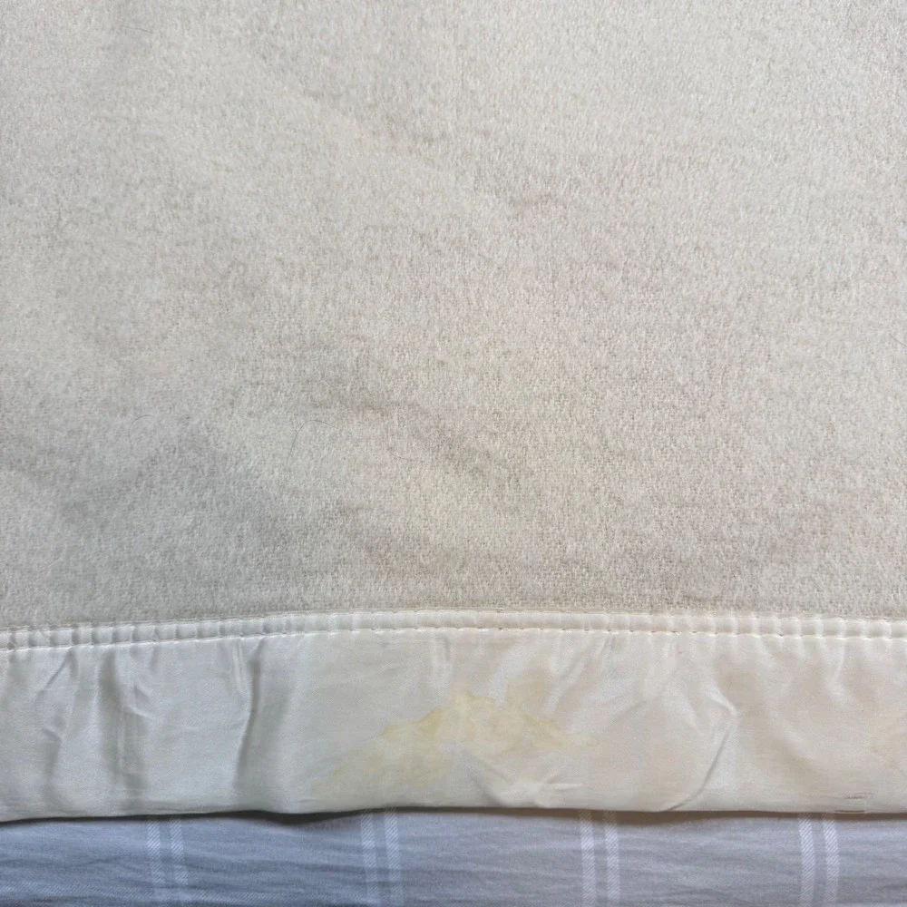Kenwood Arondac Vintage Wool Blanket Cream Ivory Satin Trim 90x68 Made in USA